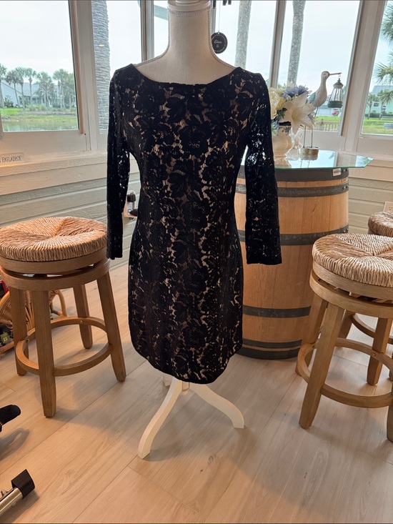 Vince Camuto Dresses & Skirts - Vince Camuto Black Lace Long Sleeve Sheath Dress with Nude Lining